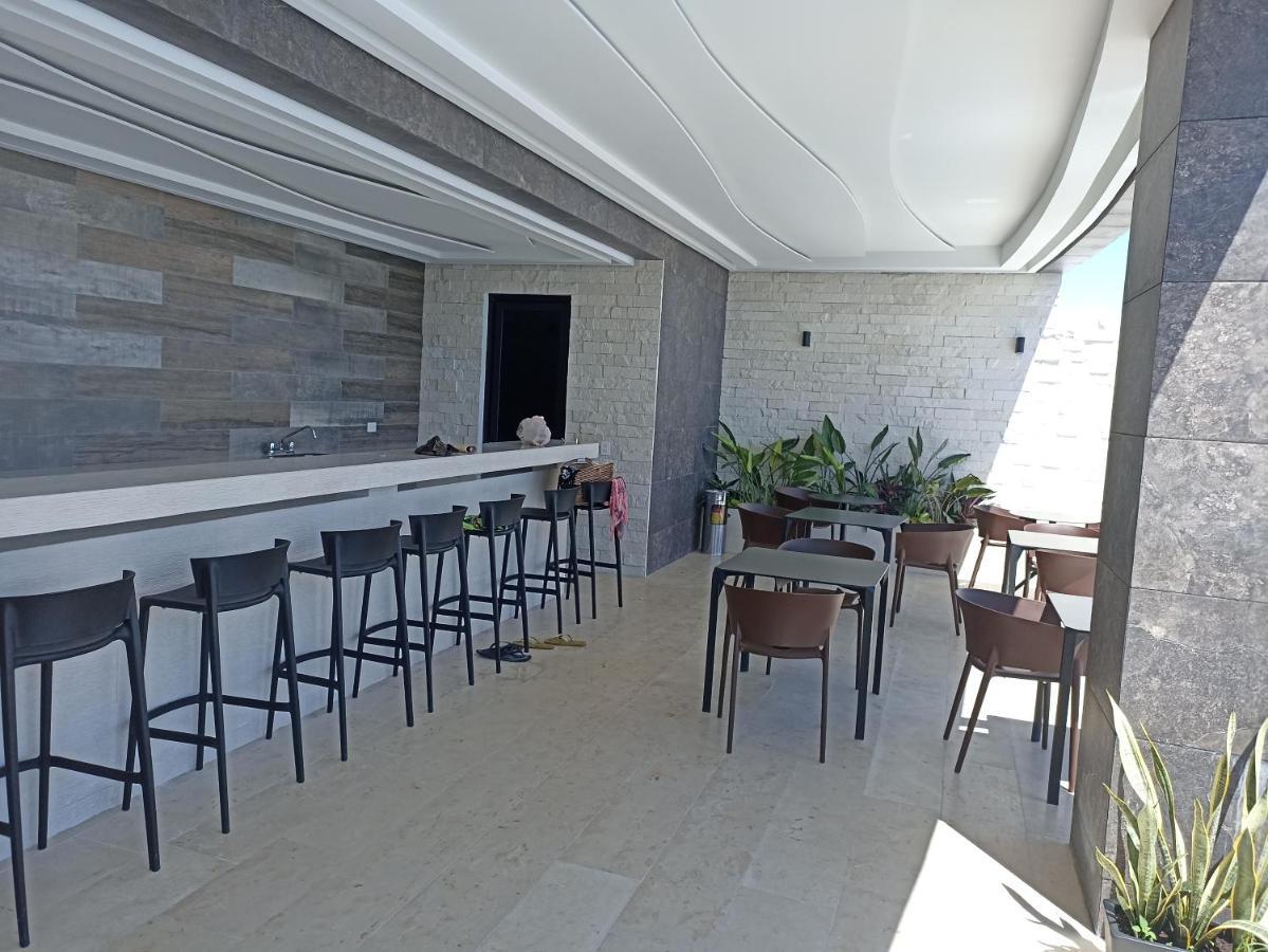 Lujo Recien Construido En Quinta Avenida *